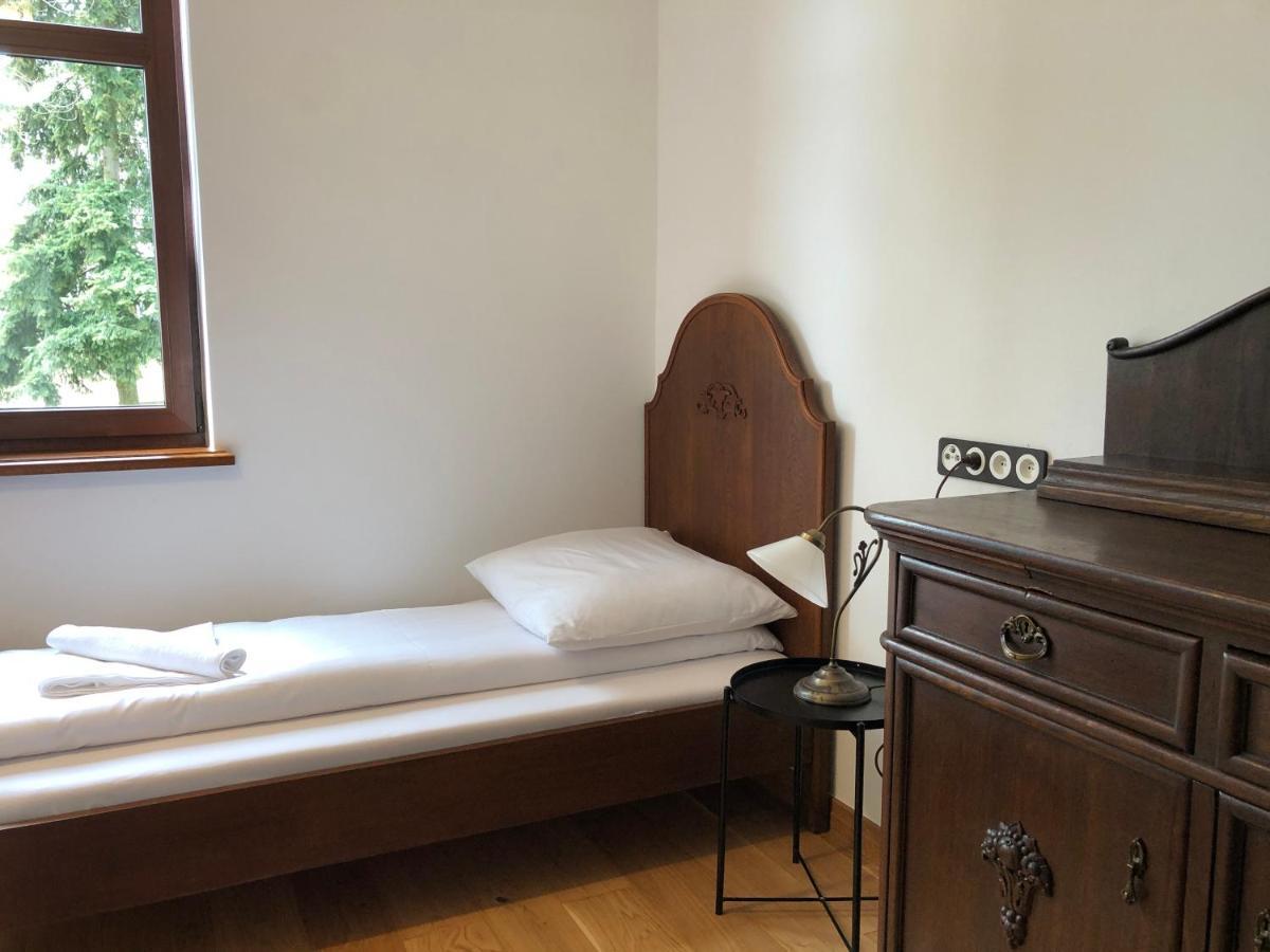 Dwor Gogolewo Nad Warta Bed & Breakfast Ksiaz Wielkopolski Bagian luar foto