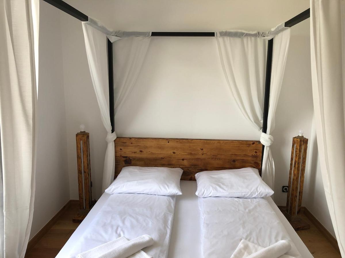 Dwor Gogolewo Nad Warta Bed & Breakfast Ksiaz Wielkopolski Bagian luar foto