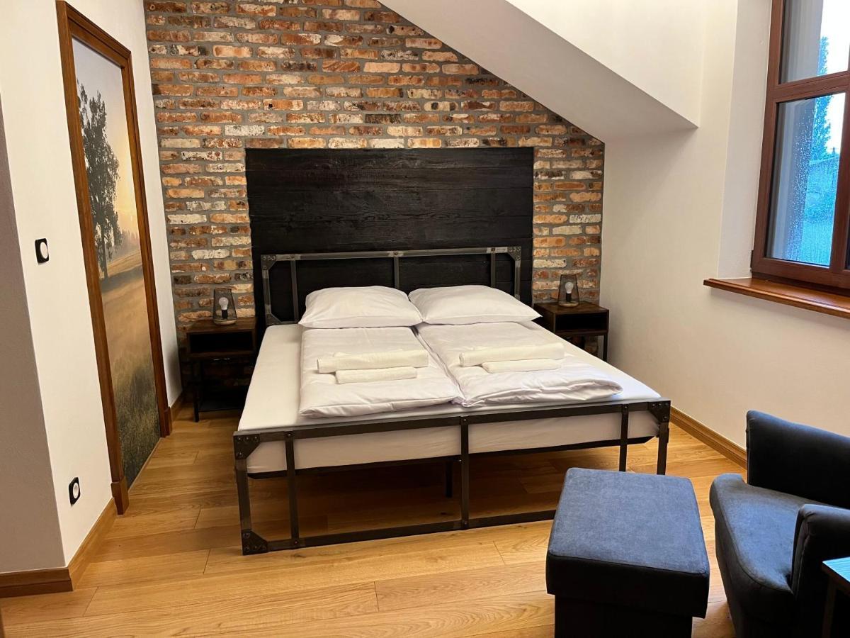 Dwor Gogolewo Nad Warta Bed & Breakfast Ksiaz Wielkopolski Bagian luar foto