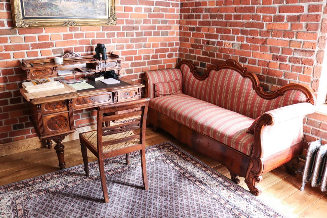 Dwor Gogolewo Nad Warta Bed & Breakfast Ksiaz Wielkopolski Bagian luar foto